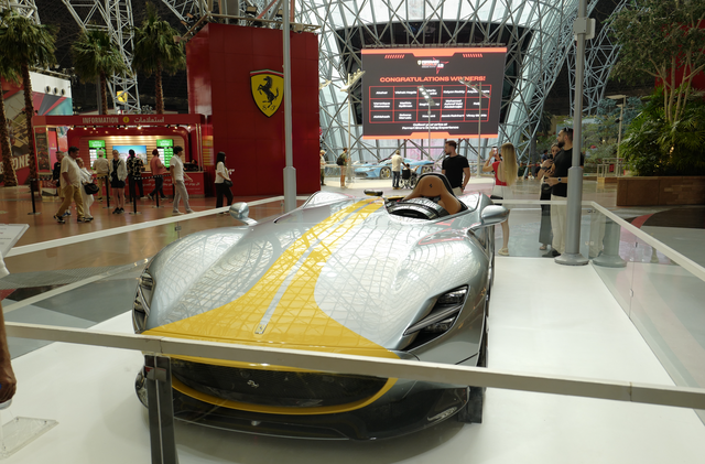 Du khách Việt ngỡ ngàng bước vào 'thế giới siêu thực' ở Abu Dhabi- Ảnh 4.