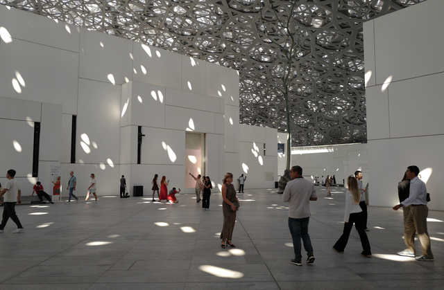 Du khách Việt ngỡ ngàng bước vào 'thế giới siêu thực' ở Abu Dhabi- Ảnh 7.