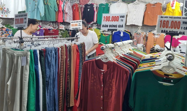 Doanh thu miễn thuế nên chia theo nhóm ngành chứ không chung mức 200 triệu - Ảnh 2. Doanh thu miễn thuế nên chia theo nhóm ngành chứ không chung mức 200 triệu - Ảnh 2.