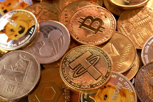 Bitcoin lao dốc, nhà đầu tư đứng trước sóng lớn - Ảnh 1.