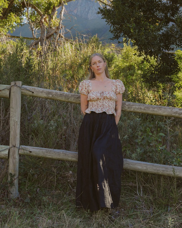 Trở về với vẻ đẹp tự nhiên cùng áo, váy linen- Ảnh 3. Trở về với vẻ đẹp tự nhiên cùng áo, váy linen- Ảnh 3.