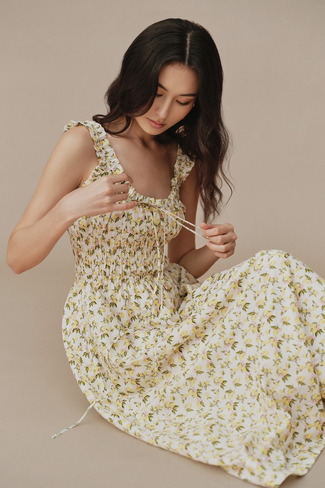 Trở về với vẻ đẹp tự nhiên cùng áo, váy linen- Ảnh 4. Trở về với vẻ đẹp tự nhiên cùng áo, váy linen- Ảnh 4.