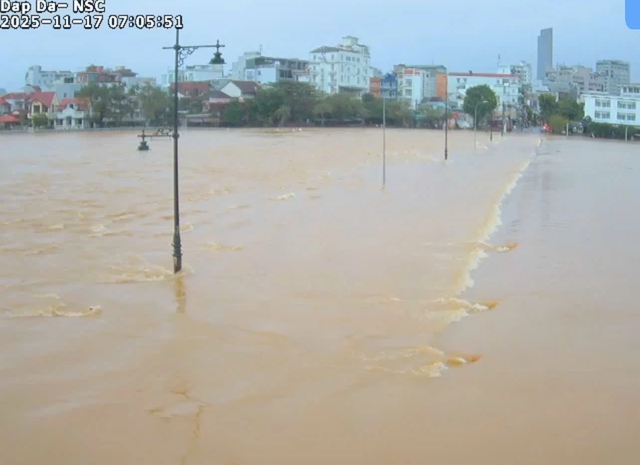 Huế kích hoạt còi báo động, nhiều nơi ngập lụt trở lại- Ảnh 1.