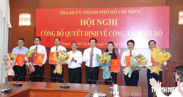 TP.HCM điều động nhiều ph&oacute; gi&aacute;m đốc sở, b&iacute; thư phường - Ảnh 1.