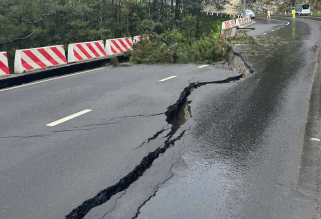 Khắc phục sạt lở đèo Prenn: Đơn vị nào chịu trách nhiệm sửa chữa? - Ảnh 3. Khắc phục sạt lở đèo Prenn: Đơn vị nào chịu trách nhiệm sửa chữa? - Ảnh 3.