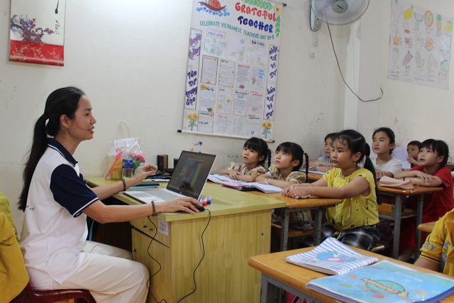 Những gi&aacute;o vi&ecirc;n kh&ocirc;ng bi&ecirc;n giới với lớp học 0 đồng - Ảnh 4.