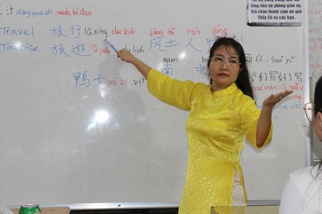 Những gi&aacute;o vi&ecirc;n kh&ocirc;ng bi&ecirc;n giới với lớp học 0 đồng - Ảnh 6.