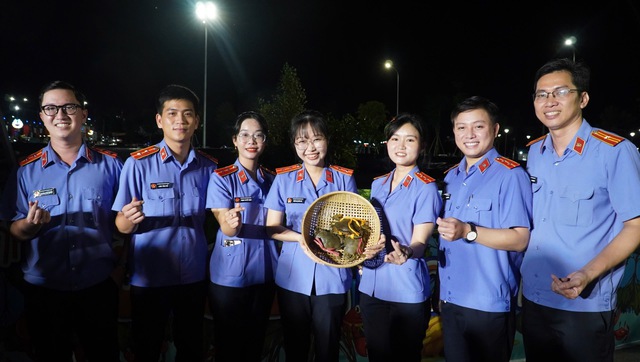 Độc lạ đua... cua ở Cà Mau- Ảnh 4.