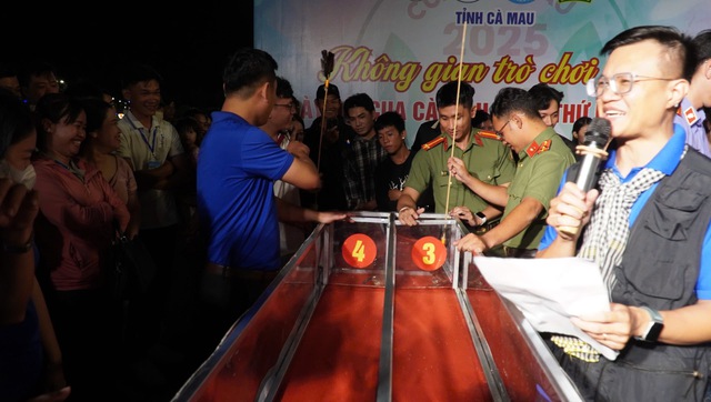 Độc lạ đua... cua ở Cà Mau- Ảnh 1.