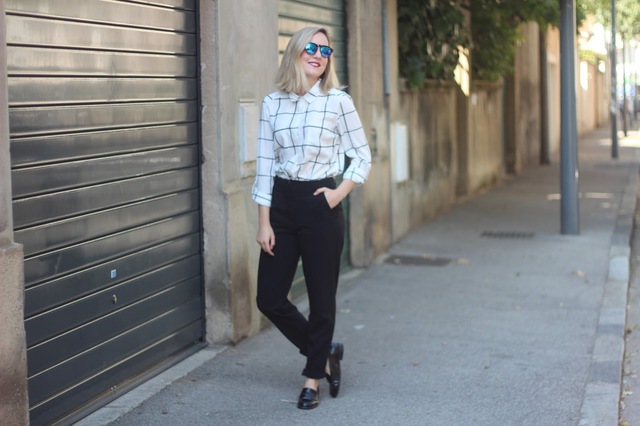 Những ngày lạnh bừng sáng khi áo kẻ ca rô 'trỗi dậy' với diện mạo tối giản- Ảnh 8. Những ngày lạnh bừng sáng khi áo kẻ ca rô 'trỗi dậy' với diện mạo tối giản- Ảnh 8.