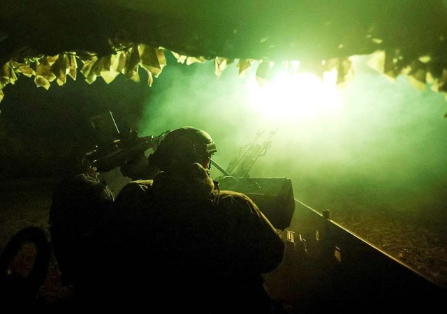 Nhà Trắng cảnh báo về lệnh cấm vận các nước giao thương với Nga - Ảnh 1.