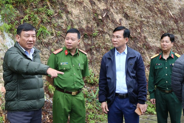 Khắc phục sạt lở đèo Prenn: Đơn vị nào chịu trách nhiệm sửa chữa? - Ảnh 1. Khắc phục sạt lở đèo Prenn: Đơn vị nào chịu trách nhiệm sửa chữa? - Ảnh 1.