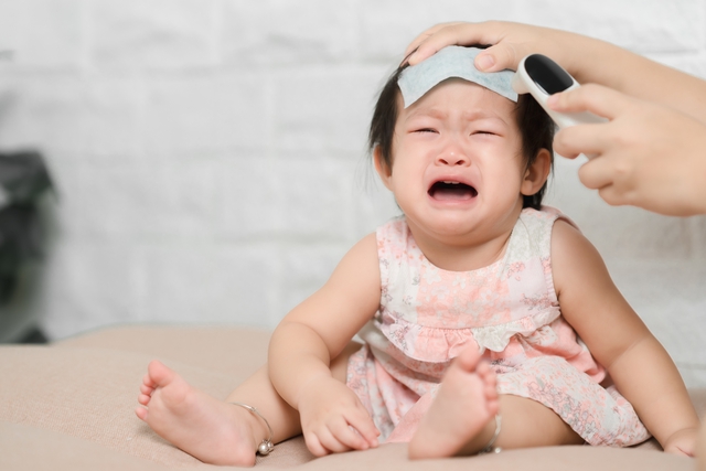 Trẻ dưới một tuổi nhập viện do RSV: Nguồn lây có thể chỉ từ 1 nụ hôn - Ảnh 3.