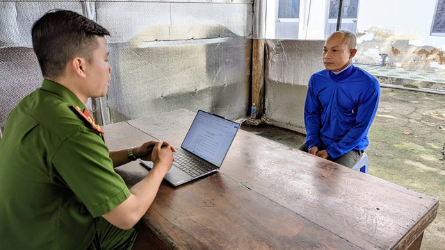 Chở con gái 7 tuổi của bạn nhậu đi mua kem, rồi hiếp dâm bé - Ảnh 1.