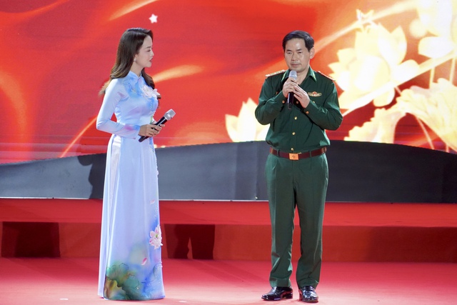 Tỏa s&aacute;ng tinh thần 'việc g&igrave; c&oacute; lợi cho d&acirc;n th&igrave; hết sức l&agrave;m'- Ảnh 4.