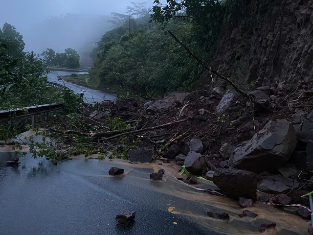 Mưa lớn lại gây ngập nhiều khu vực ở Quảng Trị- Ảnh 2. Mưa lớn lại gây ngập nhiều khu vực ở Quảng Trị- Ảnh 2.