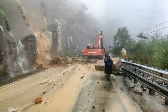 Lũ vượt b&aacute;o động 3 tr&ecirc;n hai s&ocirc;ng C&aacute;i lớn nhất Kh&aacute;nh H&ograve;a, cảnh b&aacute;o ngập lụt - Ảnh 2.