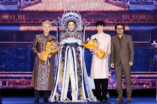 សិស្សប្រុសរចនាសំលៀកបំពាក់ Cuu Long An Van សម្រាប់ Miss International 2025 - រូបថត ១.