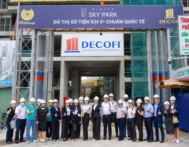 Hàng trăm khách hàng tham quan căn hộ thực tế Picity Sky Park - Ảnh 2.