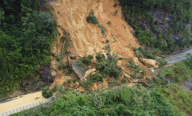 Lên phương án phối hợp nổ mìn thông đèo Khánh Lê   - Ảnh 1.
