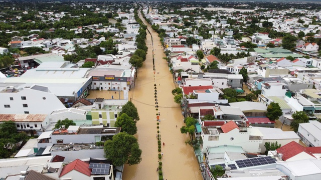 Trung ương hỗ trợ 50 tỉ đồng khắc phục mưa lũ tại khánh hòa - Ảnh 1. Trung ương hỗ trợ 50 tỉ đồng khắc phục mưa lũ tại khánh hòa - Ảnh 1.