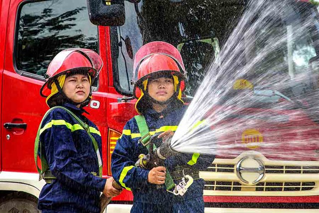 Những khoảnh khắc đẹp của người phụ nữ Việt Nam qua ảnh- Ảnh 3. Những khoảnh khắc đẹp của người phụ nữ Việt Nam qua ảnh- Ảnh 3.