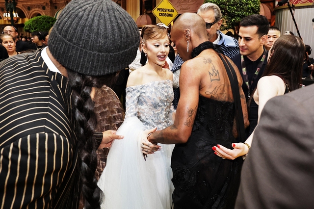 

Ariana Grande bị quấy rối tại buổi ra mắt phim mới ở Singapore hôm 13.11  