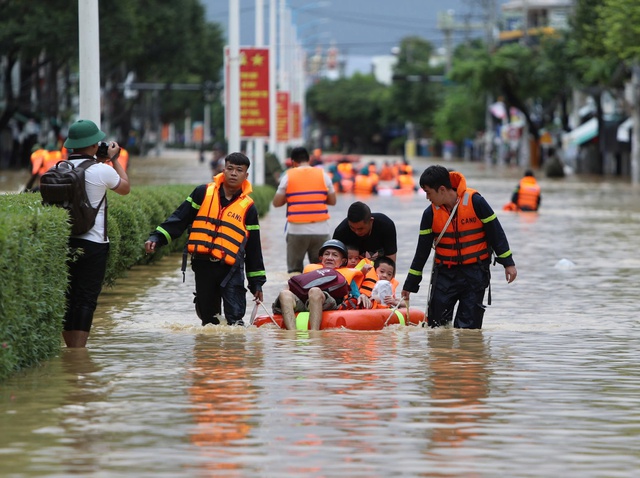 Cấp thiết giải quyết ngập lụt: V&igrave; sao phố biển Nha Trang cứ mưa l&agrave; ngập? - Ảnh 2.