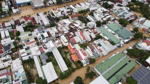 Cấp thiết giải quyết ngập lụt: V&igrave; sao phố biển Nha Trang cứ mưa l&agrave; ngập? - Ảnh 3.