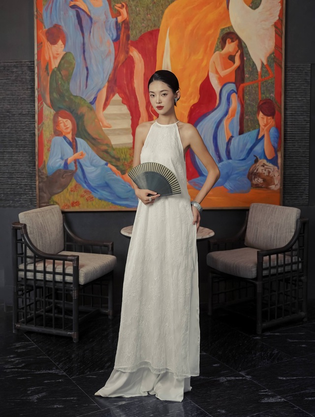 Giữa muôn phong cách, áo dài vẫn giữ riêng một vị thế kiêu sa Giữa muôn phong cách, áo dài vẫn giữ riêng một vị thế kiêu sa- Ảnh 3.
