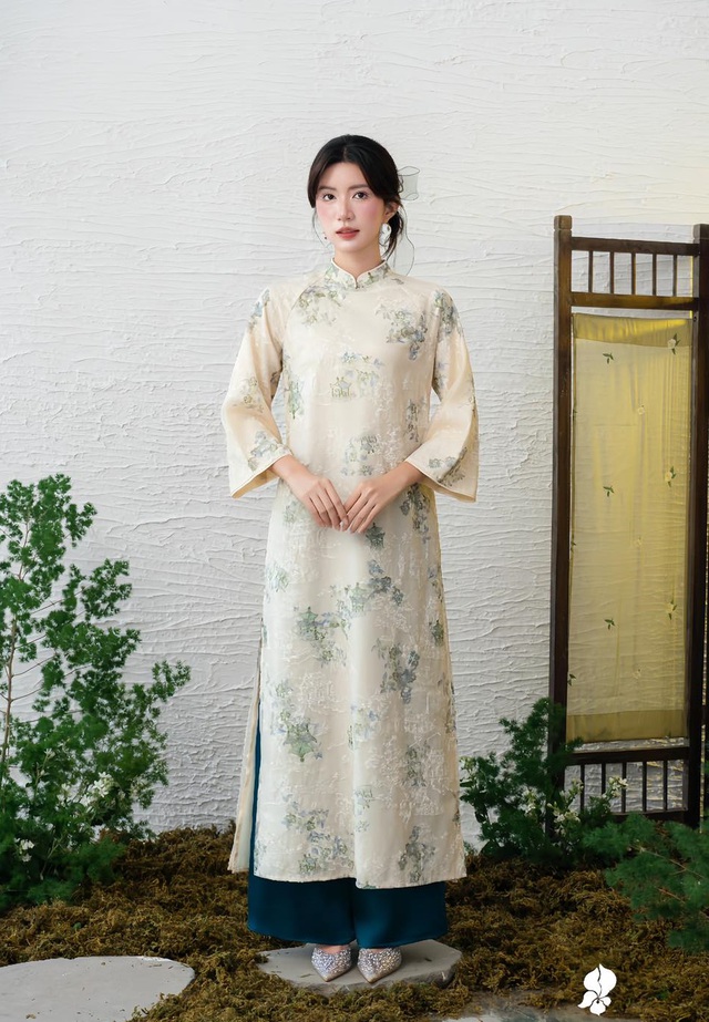 Giữa muôn phong cách, áo dài vẫn giữ riêng một vị thế kiêu sa Giữa muôn phong cách, áo dài vẫn giữ riêng một vị thế kiêu sa- Ảnh 8.