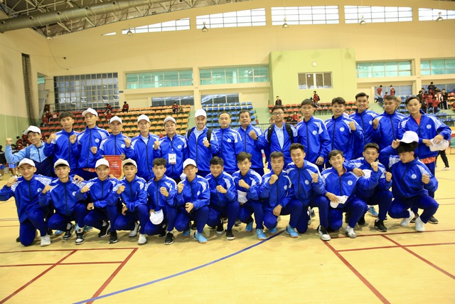 Nhiều trọng t&agrave;i FIFA v&agrave; V-League cầm c&ograve;i, b&oacute;ng đ&aacute; sinh vi&ecirc;n n&acirc;ng tầm đẳng cấp- Ảnh 5.