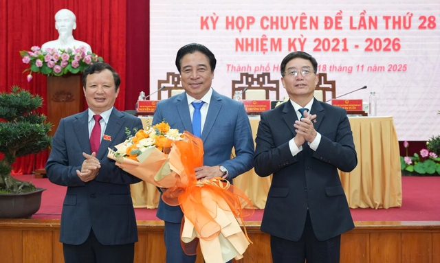 Ông Nguyễn Khắc Toàn được bầu giữ chức Chủ tịch UBND TP.Huế - Ảnh 1.