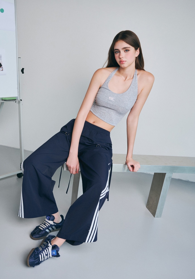 Quần thể thao, quần ống rộng, khi sự thoải mái chạm đến đỉnh cao phong cách Quần thể thao, quần vải ống rộng, điểm chạm của sự thoải mái nhưng sang chảnh - Ảnh 4.