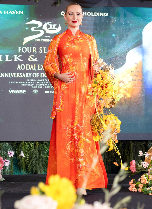 Khẳng định vẻ đẹp Việt trên sân khấu quốc tế qua chiếc áo dài- Ảnh 3. Khẳng định vẻ đẹp Việt trên sân khấu quốc tế qua chiếc áo dài- Ảnh 3.
