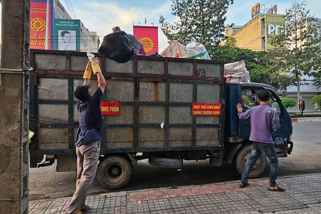 Không để xảy ra tình trạng dừng tiếp nhận rác, tồn ứ rác thải sinh hoạt - Ảnh 2.
