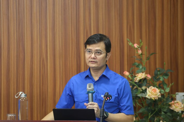 Cô giáo vùng lũ TP.Huế xúc động nhận quà từ anh Bùi Quang Huy- Ảnh 3. Cô giáo vùng lũ TP.Huế xúc động nhận quà từ anh Bùi Quang Huy- Ảnh 3.