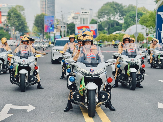 Người dân TP.HCM lưu ý: CSGT cấm xe làn ô tô đường Lê Lợi 16 ngày- Ảnh 1. Người dân TP.HCM lưu ý: CSGT cấm xe làn ô tô đường Lê Lợi 16 ngày- Ảnh 1.