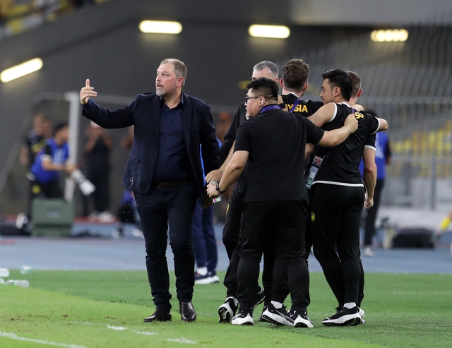 HLV Malaysia chỉ b&iacute; quyết gi&uacute;p học tr&ograve; &lsquo;ng&oacute; lơ&rsquo; &aacute;n phạt của FIFA, cựu HLV Nepal từ chức- Ảnh 1.