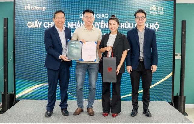 Cư d&acirc;n Picity High Park nhận b&agrave;n giao gi&acirc;́y Chứng nh&acirc;̣n quy&ecirc;̀n sở hữu căn h&ocirc;̣ - Ảnh 2.