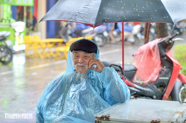Miền Trung rét đậm kèm theo mưa lớn, Huế còn 17 độ C
- Ảnh 1. Miền Trung rét đậm kèm theo mưa lớn, Huế còn 17 độ C
- Ảnh 1.