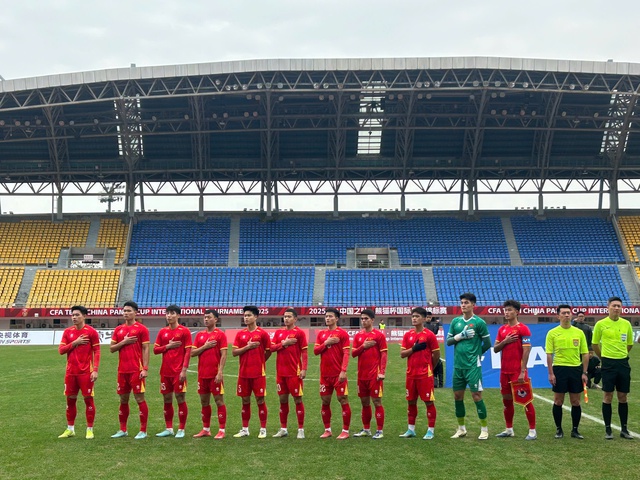 Nóng: Vĩ Hào khởi sắc, U.23 Việt Nam lo sốt vó vì Văn Trường nhập viện khẩn- Ảnh 2.