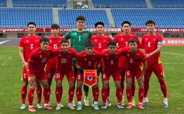 Nóng: Vĩ Hào khởi sắc, U.23 Việt Nam lo sốt vó vì Văn Trường nhập viện khẩn- Ảnh 1.