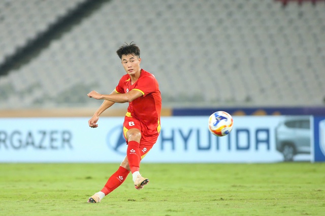 Văn Trường bị chấn thương nặng, nguy cơ lỡ SEA Games 33 lẫn U.23 châu Á: Thành Trung lên thay?- Ảnh 1. Văn Trường bị chấn thương nặng, nguy cơ lỡ SEA Games 33 lẫn U.23 châu Á: Thành Trung lên thay?- Ảnh 1.