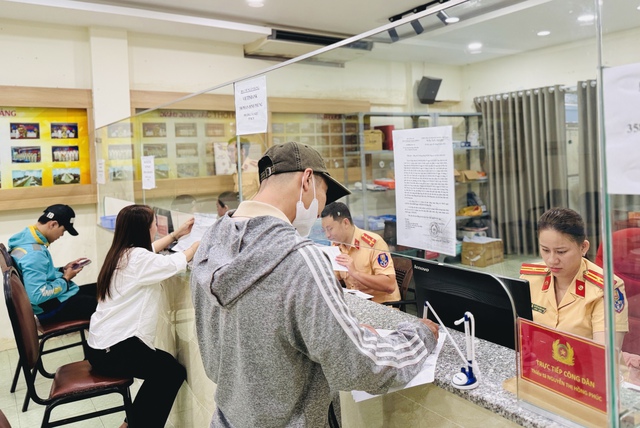 CSGT hướng dẫn người dân cài VNeTraffic: Nhận phạt nguội, nộp phạt nhanh nhất - Ảnh 1.