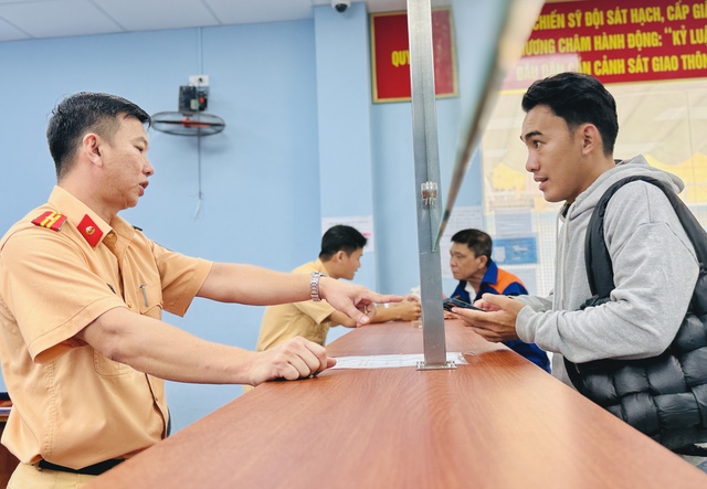 CSGT hướng dẫn người dân cài VNeTraffic: Nhận phạt nguội, nộp phạt nhanh nhất - Ảnh 3.