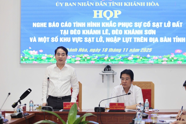 Khánh Hòa sạt lở, ngập lụt khắp nơi, Bí thư Tỉnh ủy triệu tập họp khẩn- Ảnh 1. Khánh Hòa sạt lở, ngập lụt khắp nơi, Bí thư Tỉnh ủy triệu tập họp khẩn- Ảnh 1.