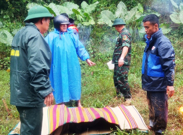 Tìm thấy thi thể người đàn ông bị nước lũ cuốn trôi khi đi làm keo - Ảnh 1.