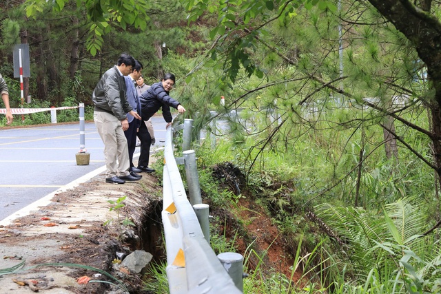 Cấm xe tải trên 15 tấn lưu thông qua đèo Mimosa do sạt lở - Ảnh 3.