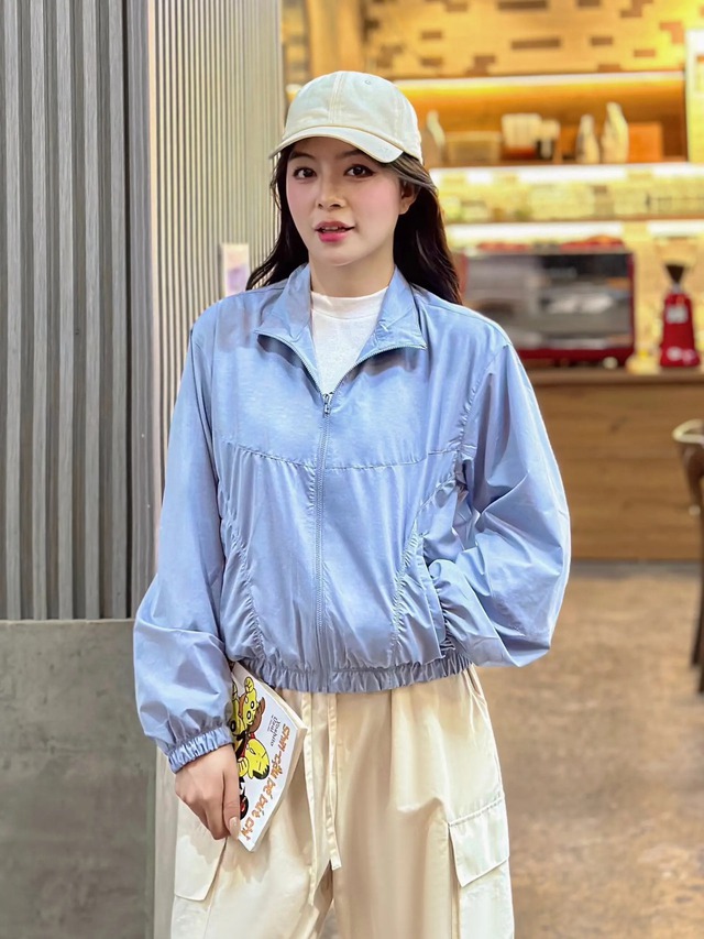 Nâng cấp tủ đồ, khoác lên vẻ ngoài cá tính với áo khoác ngắn - Ảnh 1.